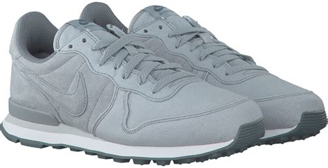 Graue Nike Herrenschuhe online shoppen 